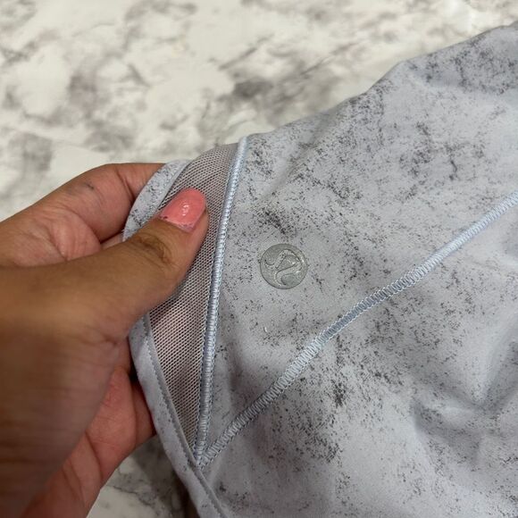 Lululemon Hotty Hot low rise 4” - Picture 3 of 5